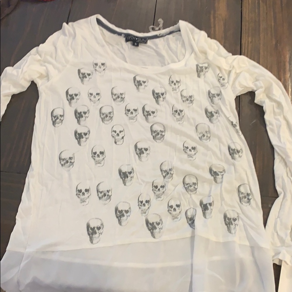 NWT HiLo Skull top